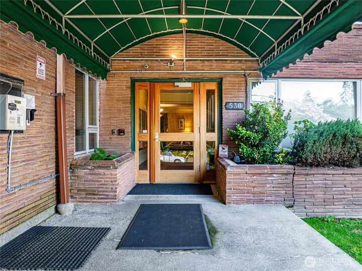 530 W Olympic Place 203  Seattle WA 98119 photo