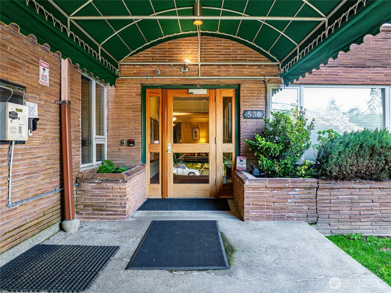Property Photo: 530 W Olympic Place 203 WA 98119