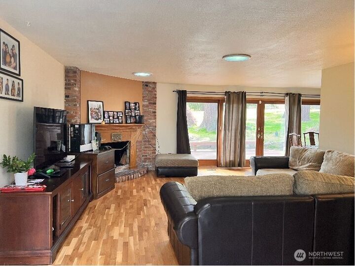 Property Photo:  2727  181 Avenue NE  WA 98052 