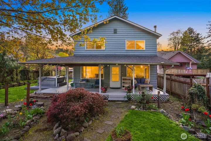 Property Photo:  405  Long Street  WA 98396
