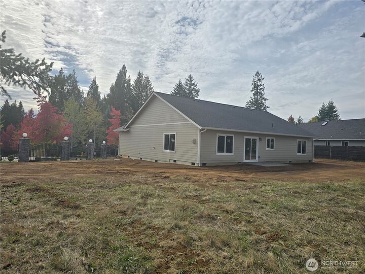 Property Photo:  102  Sycamore Lane  WA 98570 