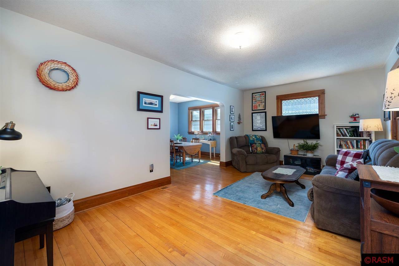 Property Photo: 1127 N 4th Street MN 56001