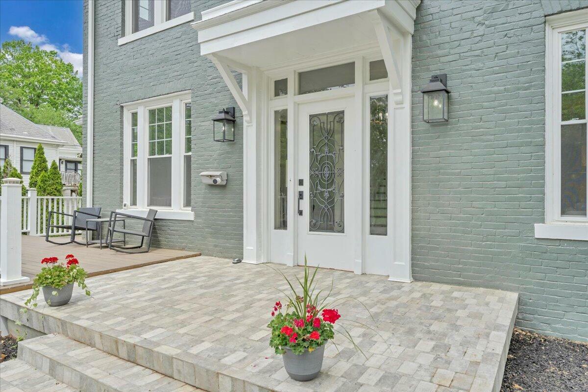 Property Photo: 1221 Wasena Ter SW VA 24016