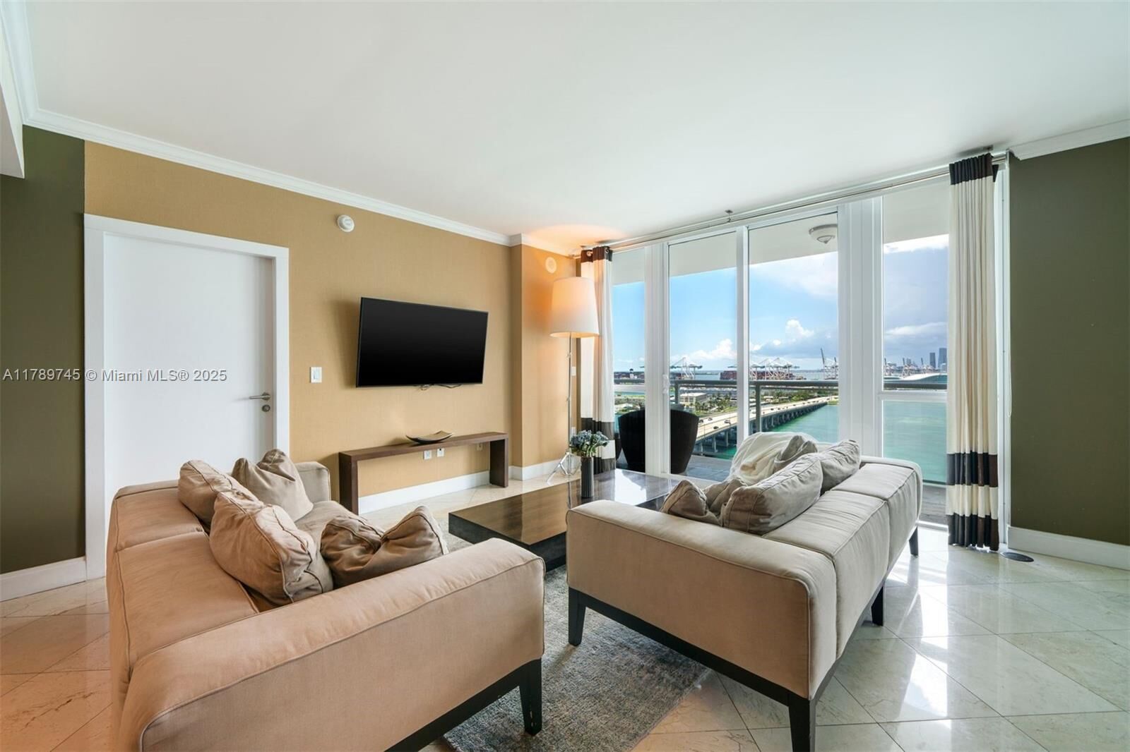 Property Photo: 520 West Avenue 1603 FL 33139