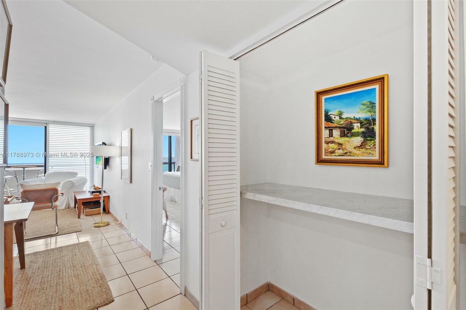 Property Photo: 2555 Collins Ave 805 FL 33140
