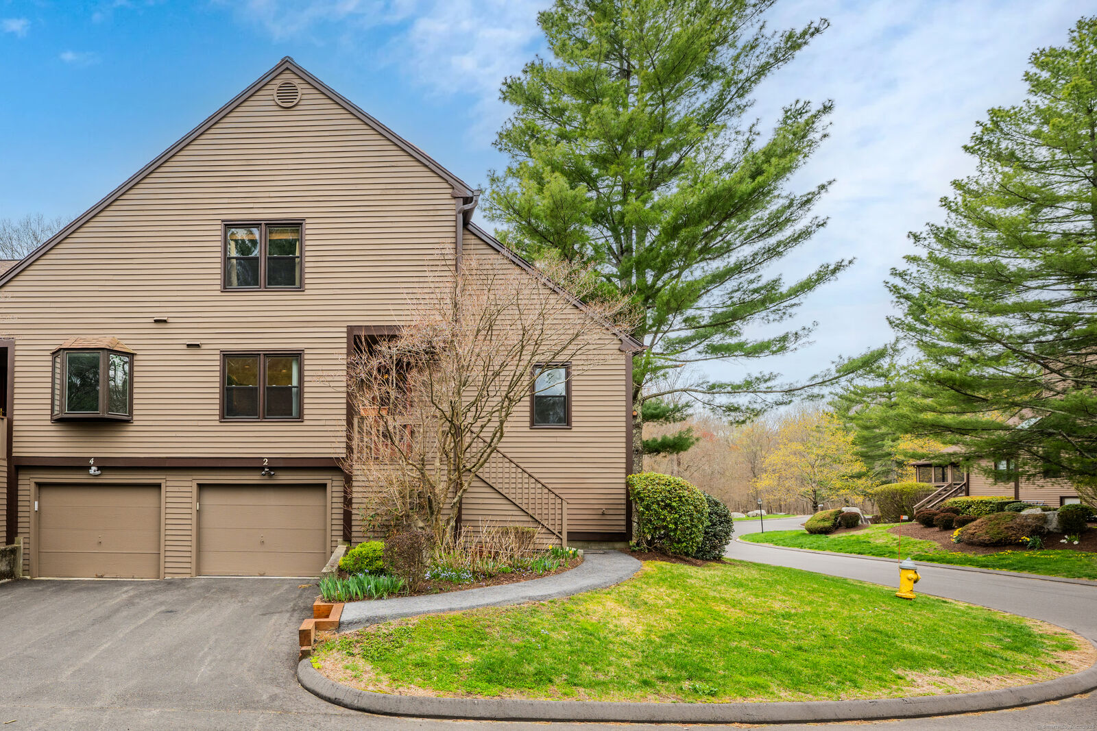 Property Photo:  2 Willowbrook Circle 2  CT 06468 