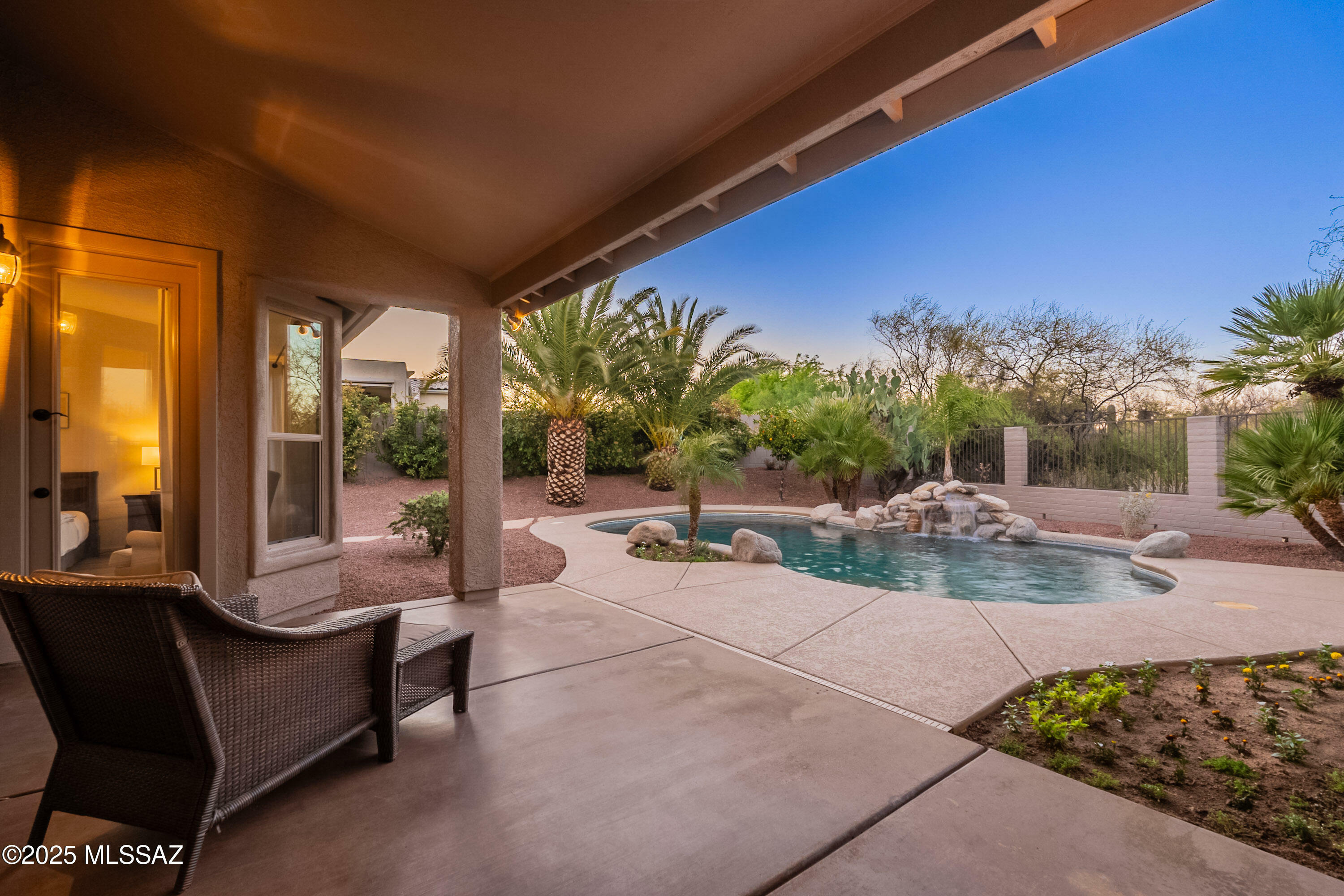 Property Photo: 829 E Hickman Drive AZ 85737