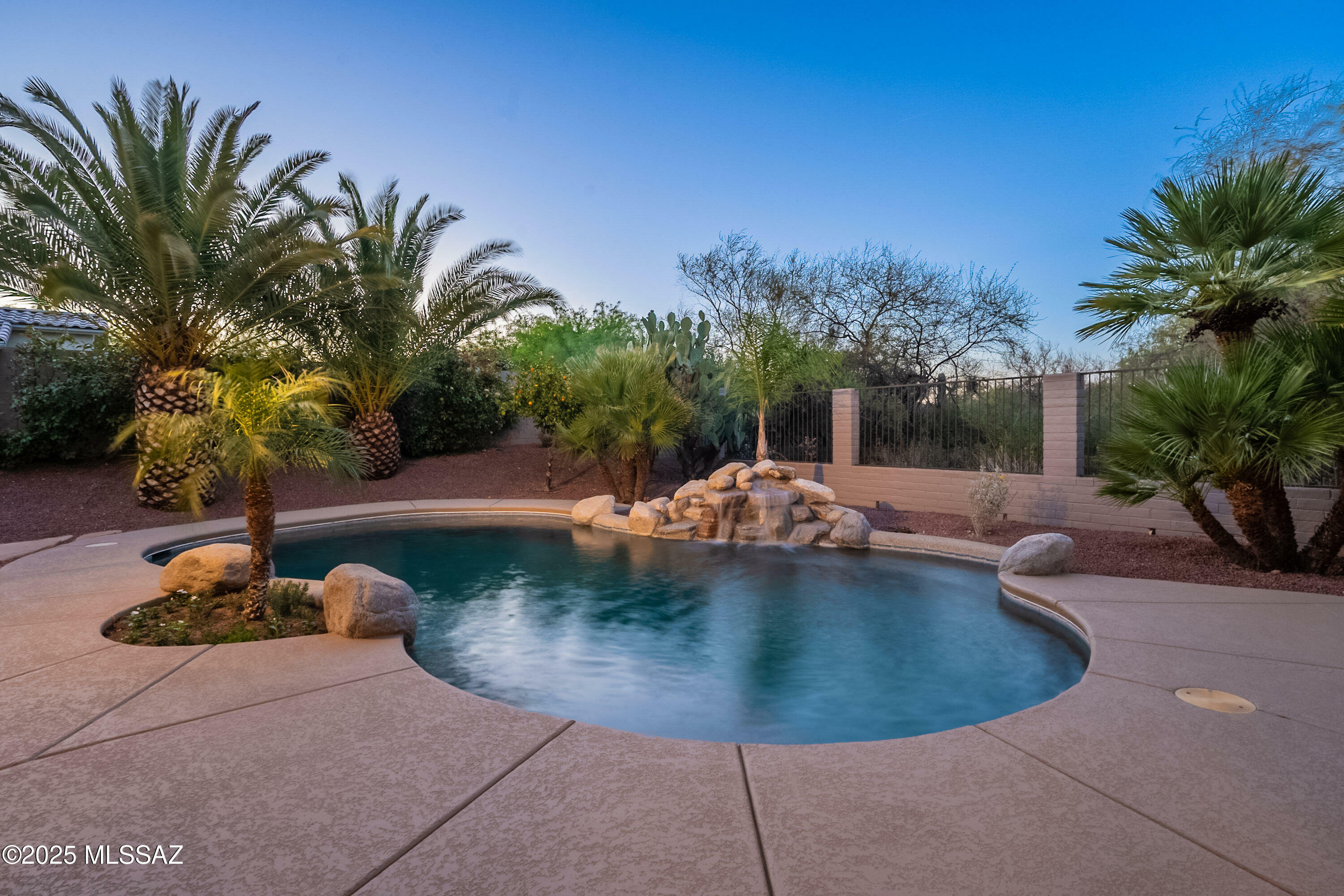 Property Photo: 829 E Hickman Drive AZ 85737