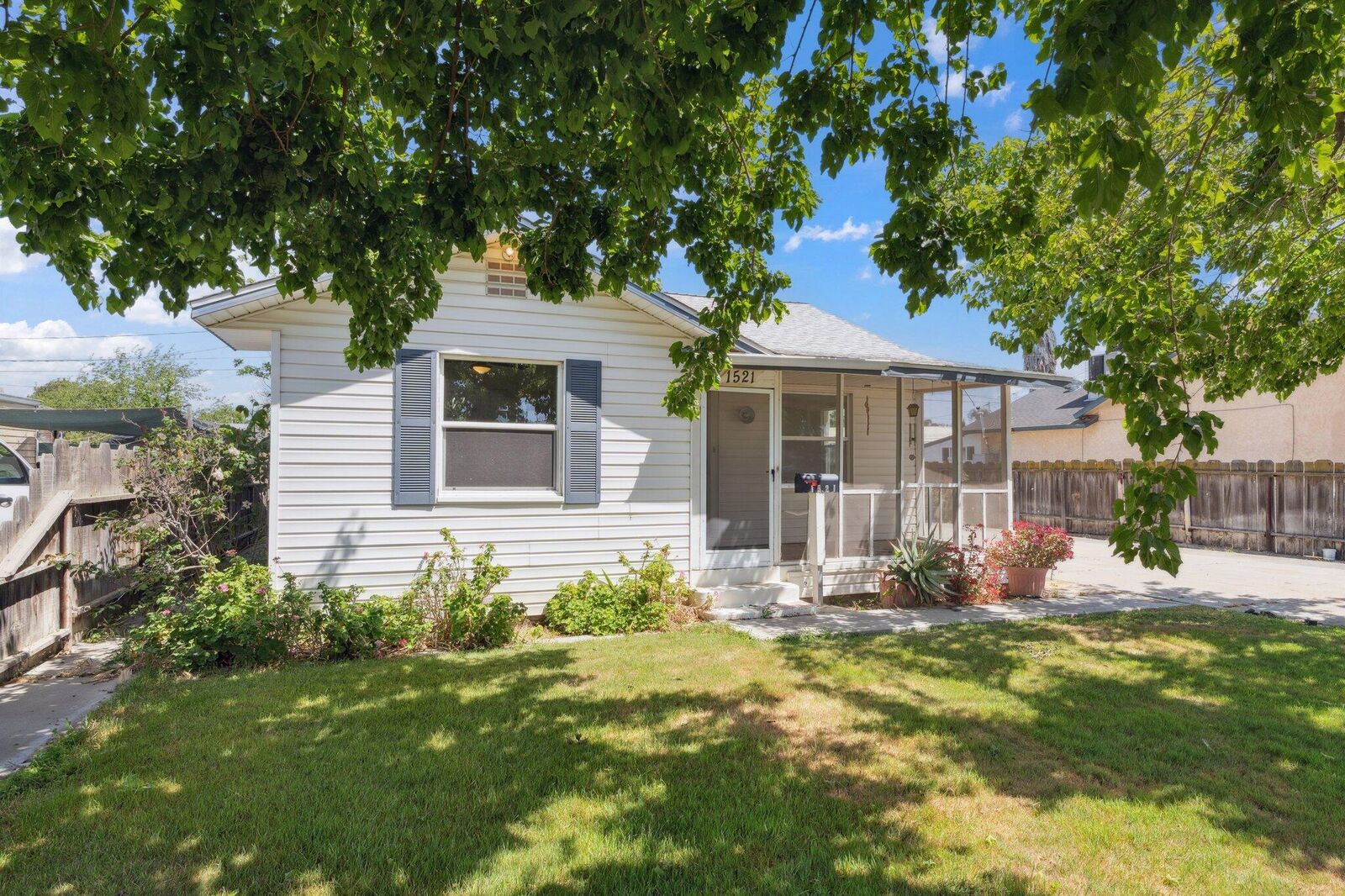 Property Photo: 1521 Chase Avenue CA 93212