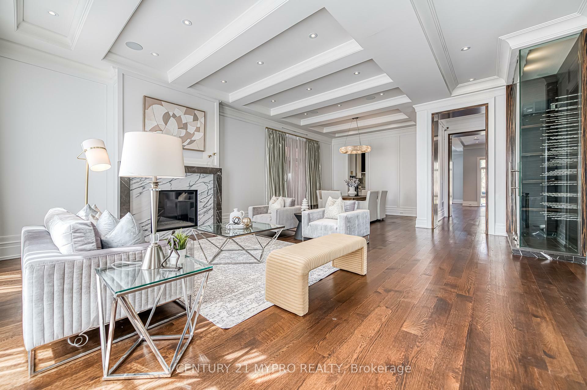 Property Photo:  26 Strathearn Boulevard  ON M5P 1S7 