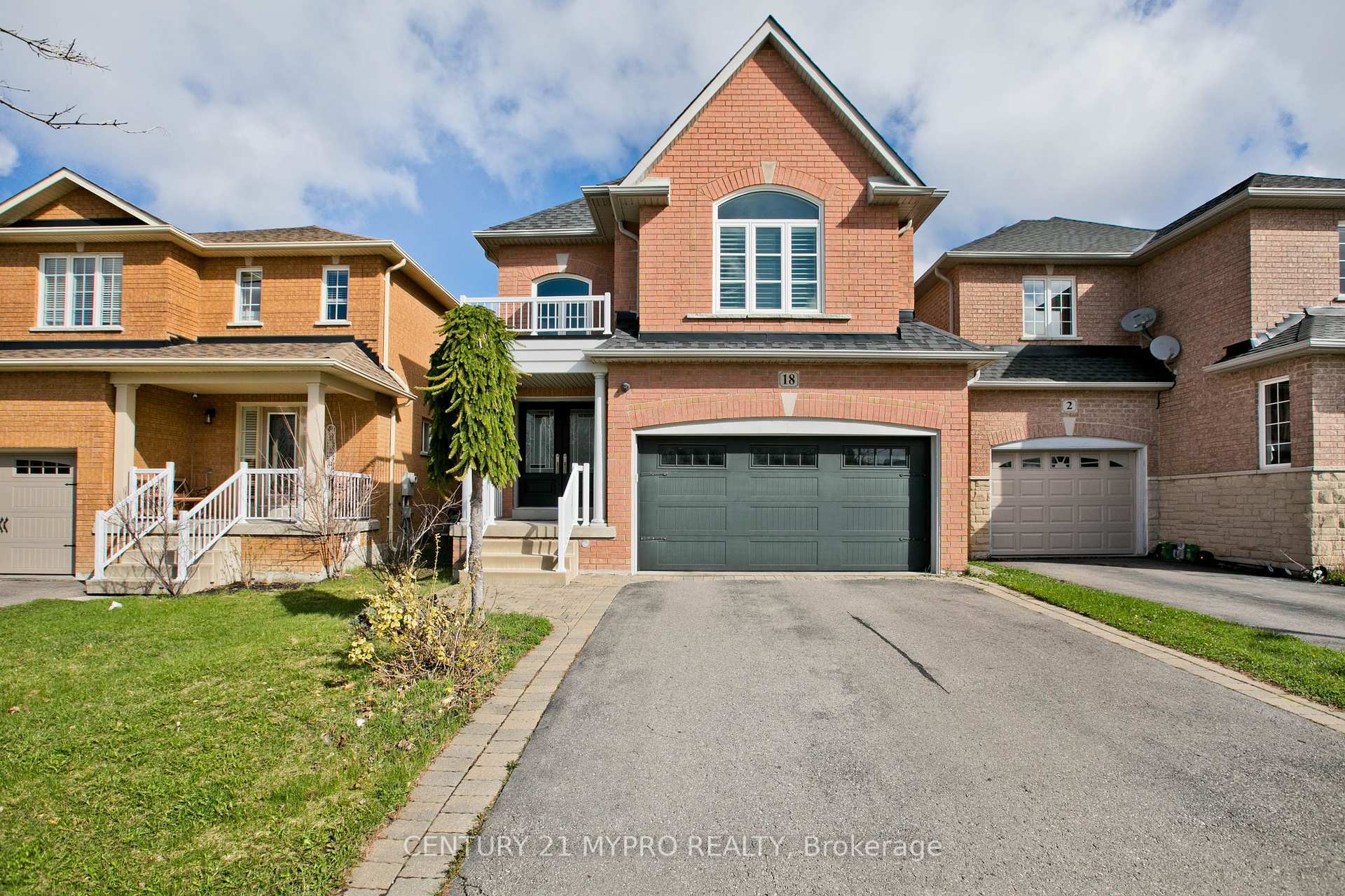 Property Photo: 18 River Ridge Boulevard ON L4G 7V4