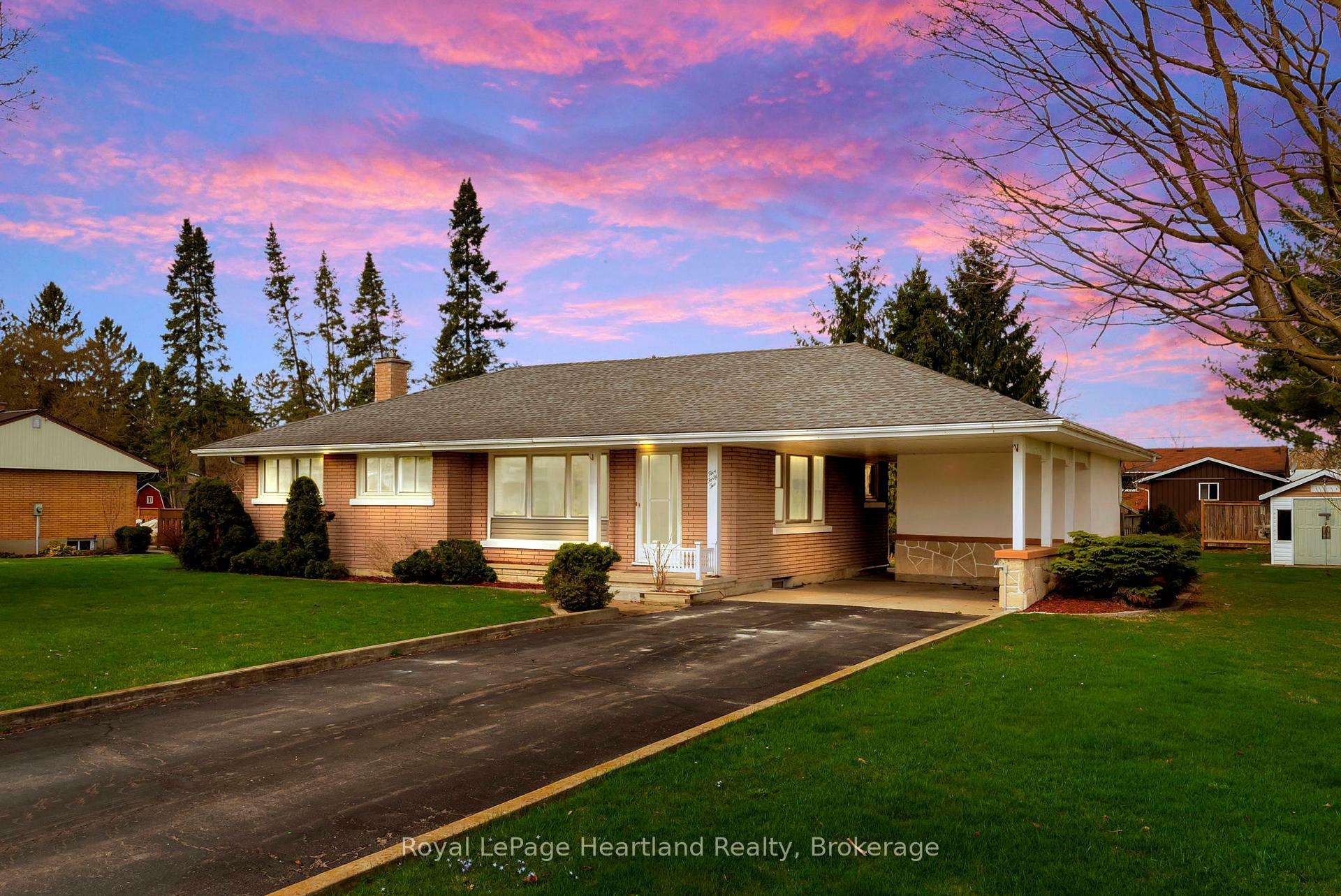 Property Photo: 542 Angus Street ON N0G 2W0