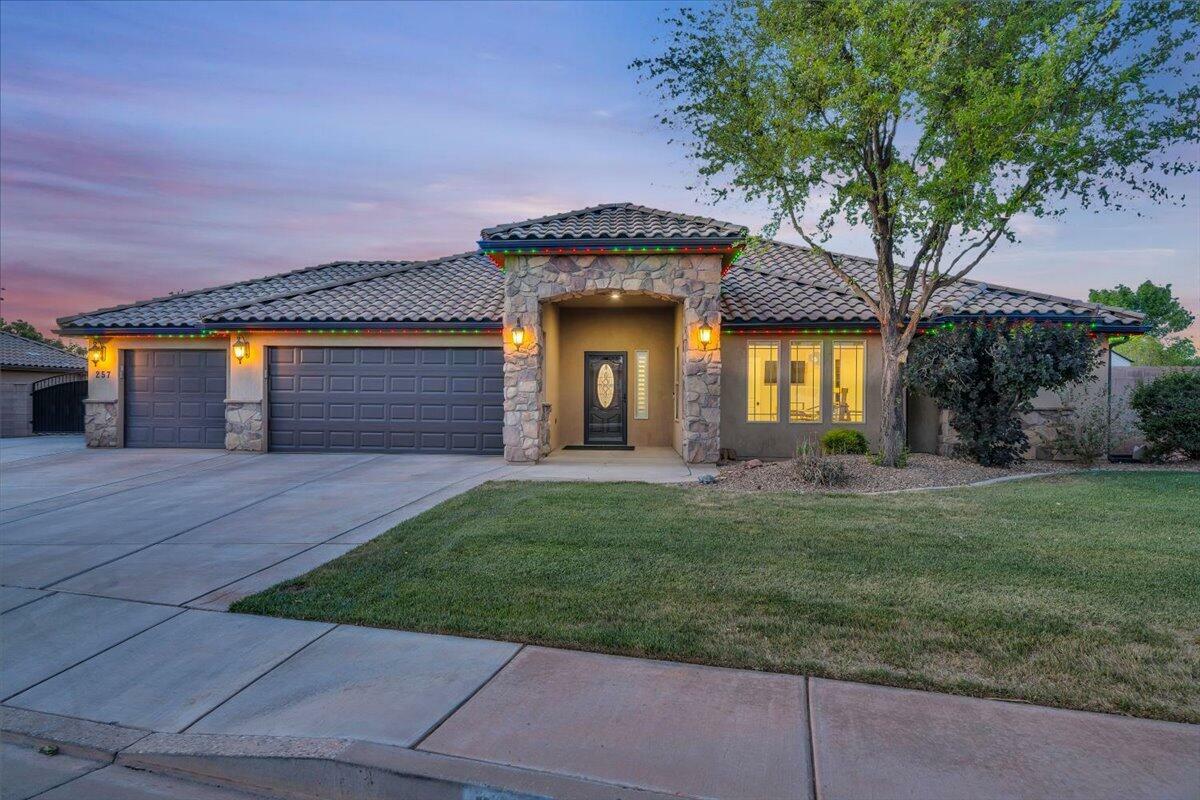 Property Photo: 257 E Stonehedge Dr UT 84780