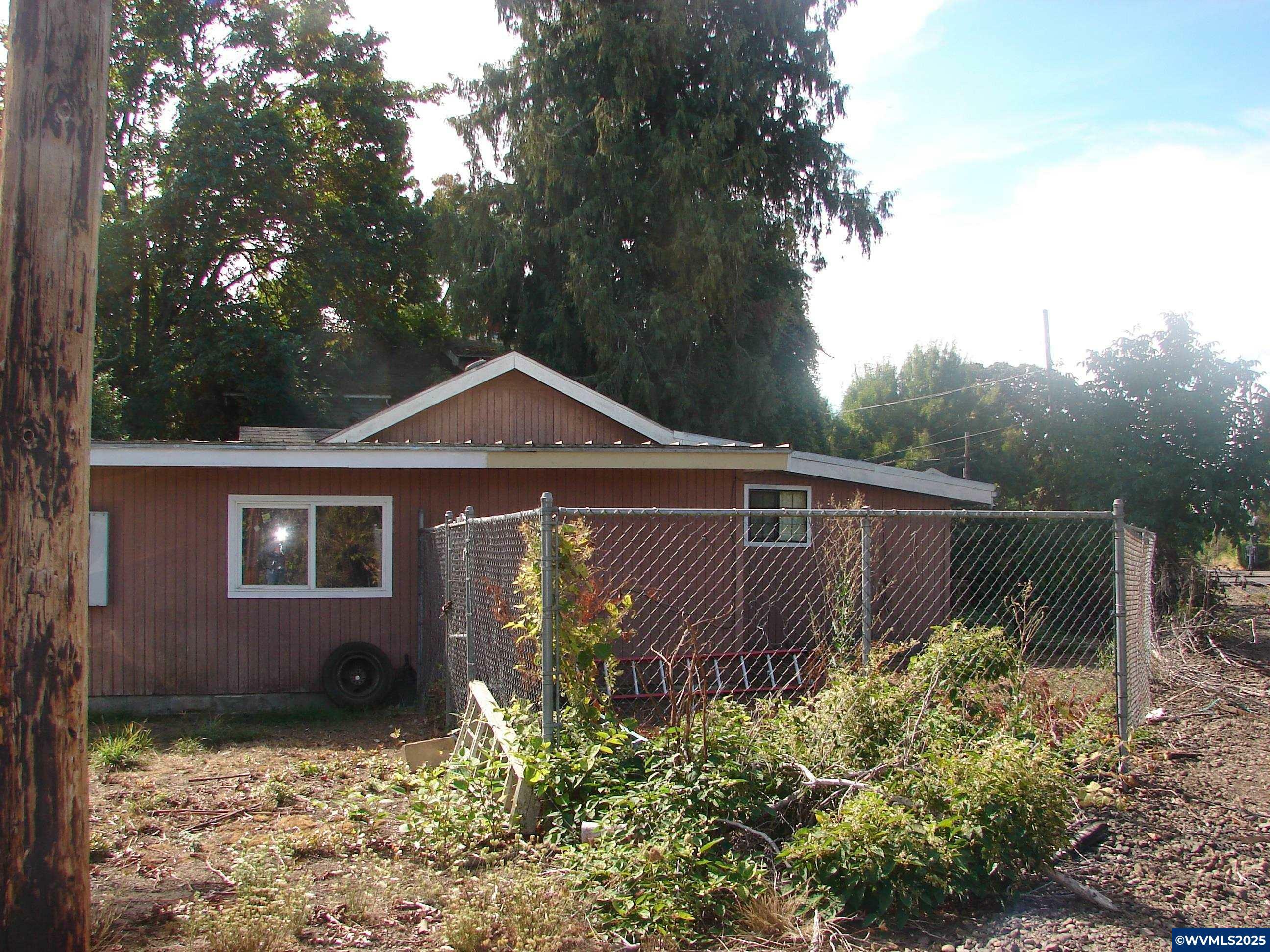 Property Photo: 2233 Maple Av OR 97301