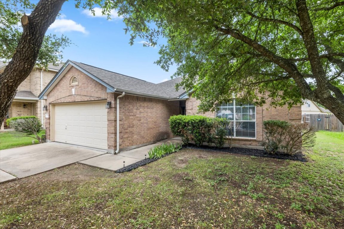 Property Photo:  107 Jefferson Cove  TX 78621 
