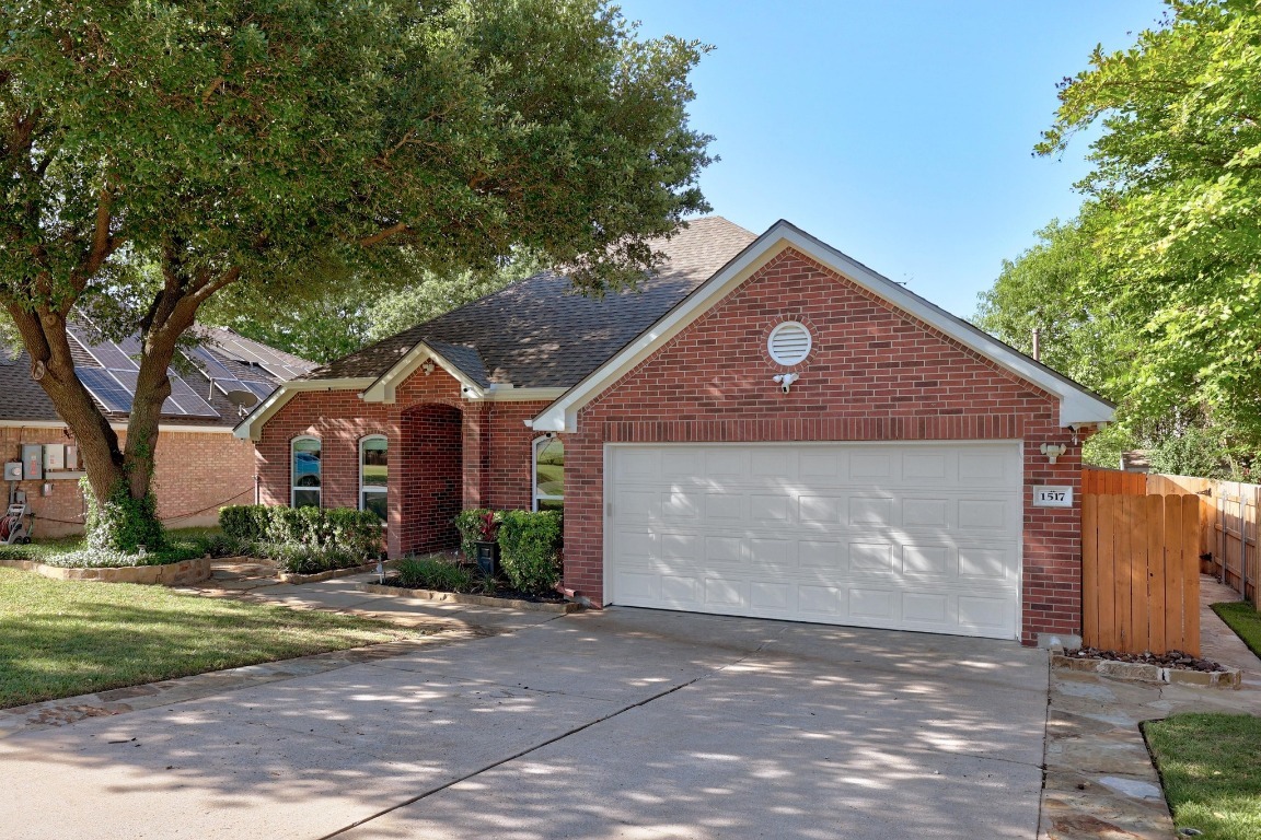 Property Photo: 1517 Cherokee Run TX 78660