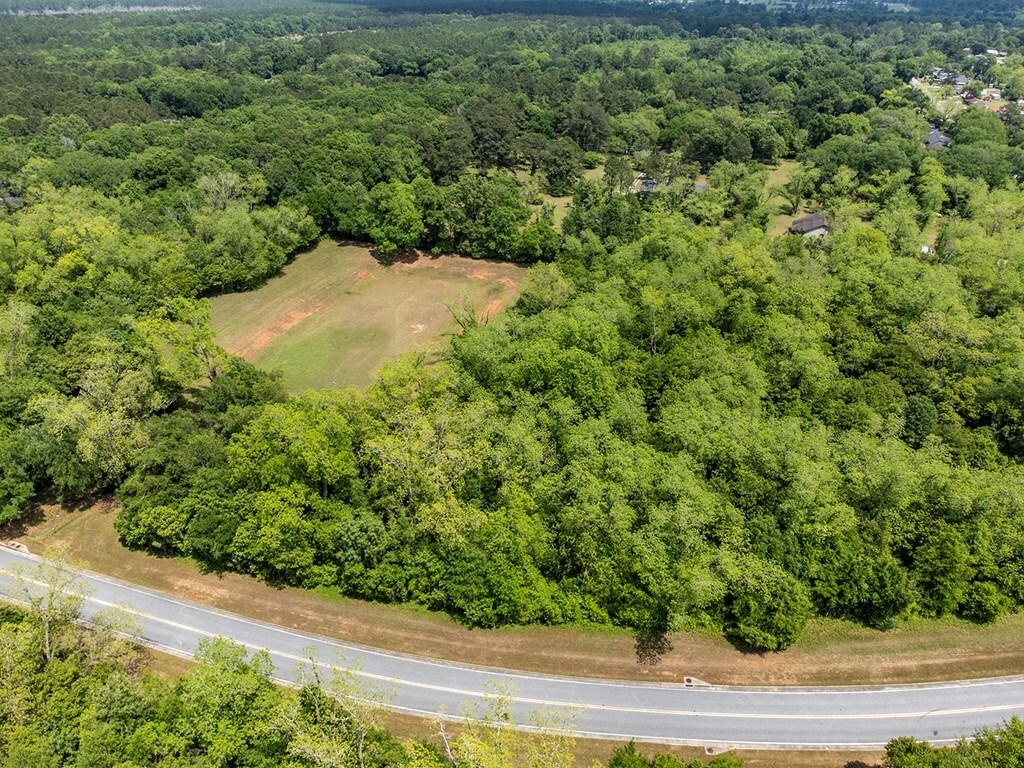 Property Photo: 2902 Barnaby Dr GA 31721