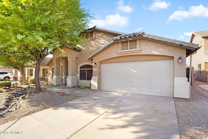Property Photo: 418 E Clairidge Drive AZ 85143