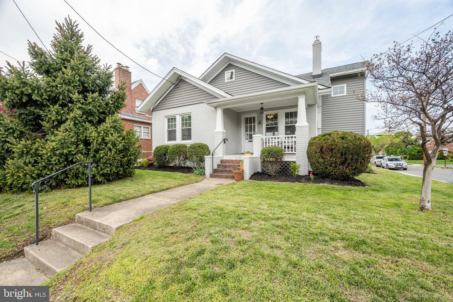 Property Photo: 320 E Monroe Avenue VA 22301