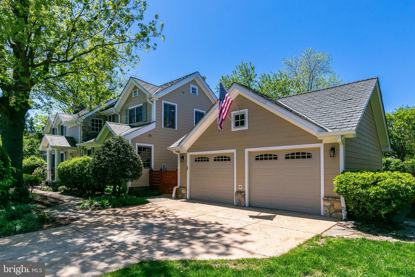 Property Photo: 2400 Page Terrace VA 22302