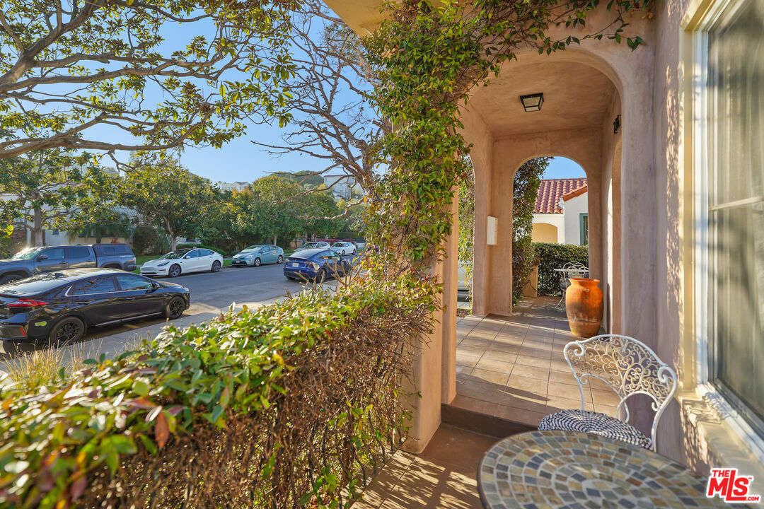 Property Photo: 236 5th Ave CA 90291