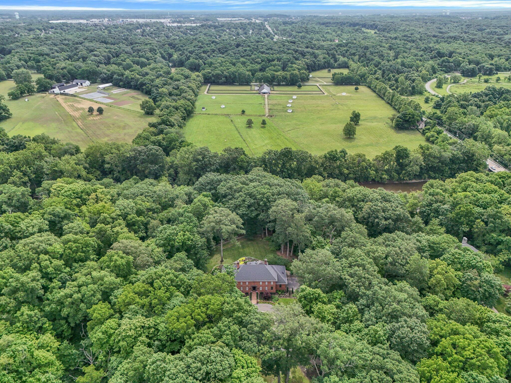 Property Photo: 1540 W Powell Road OH 43065