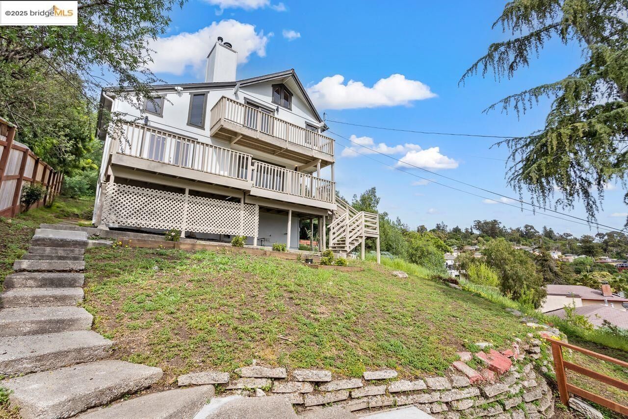 Property Photo: 7008 Outlook Ave CA 94605