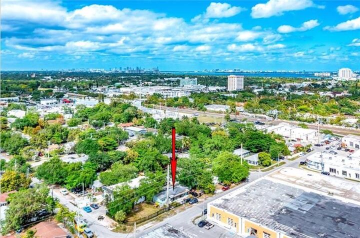 Property Photo:  321 NE 75th St  FL 33138 