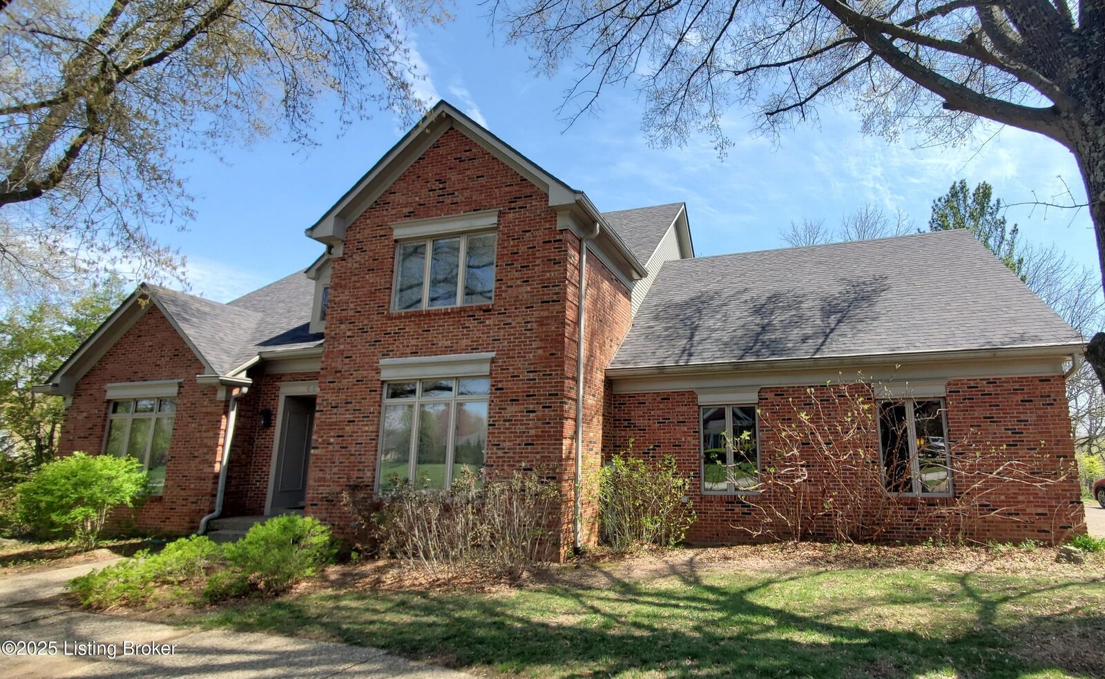 Property Photo:  6617 Harrods View Cir  KY 40059 