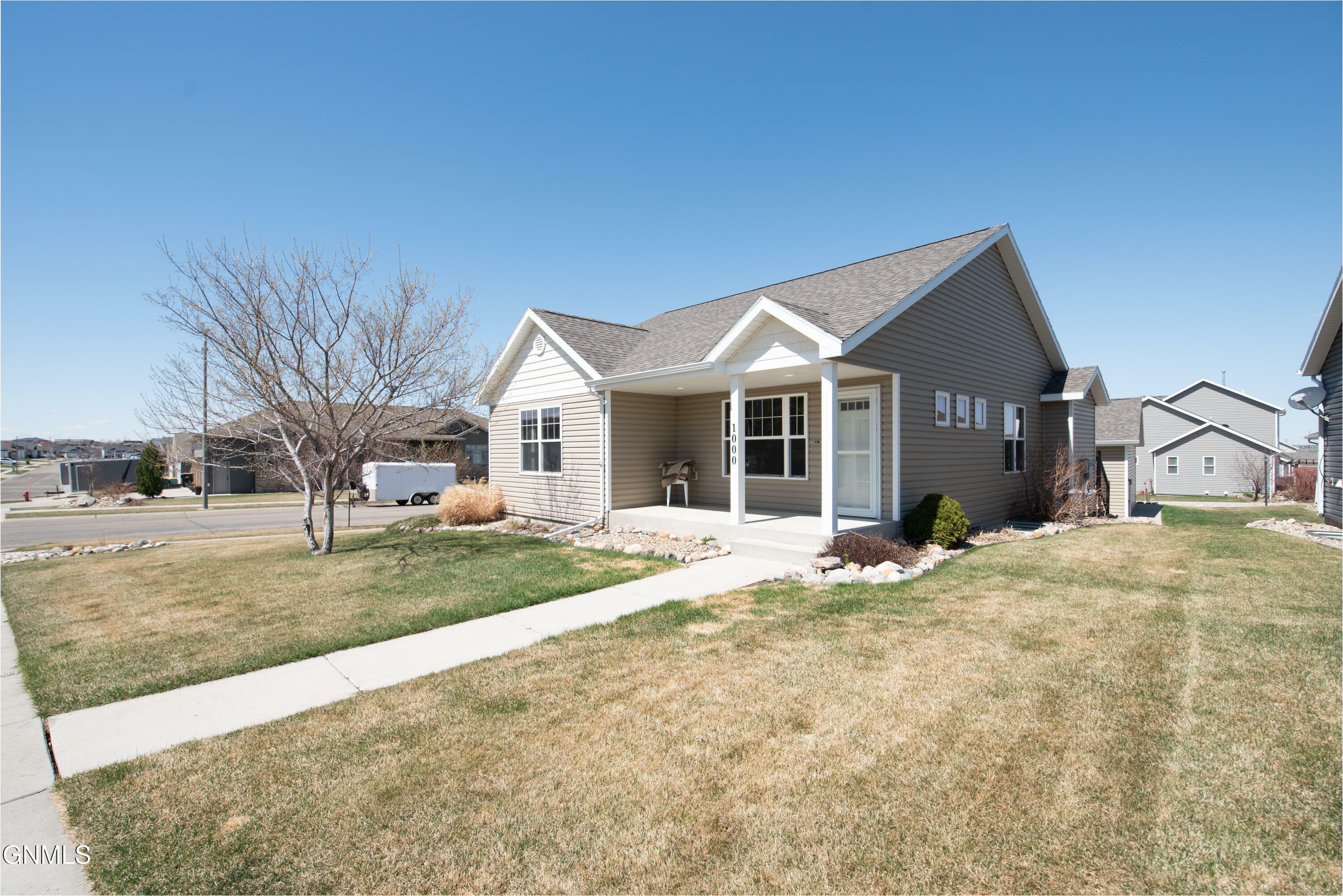 Property Photo:  1000 Bremner Avenue  ND 58503 