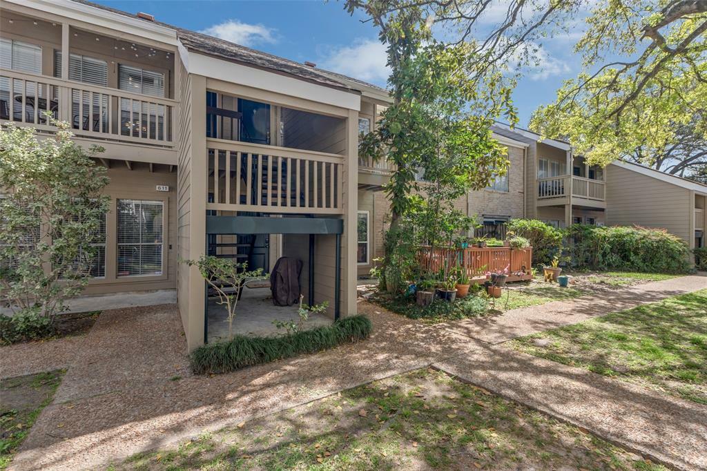 Property Photo: 2100 Tanglewilde Street 612 TX 77063