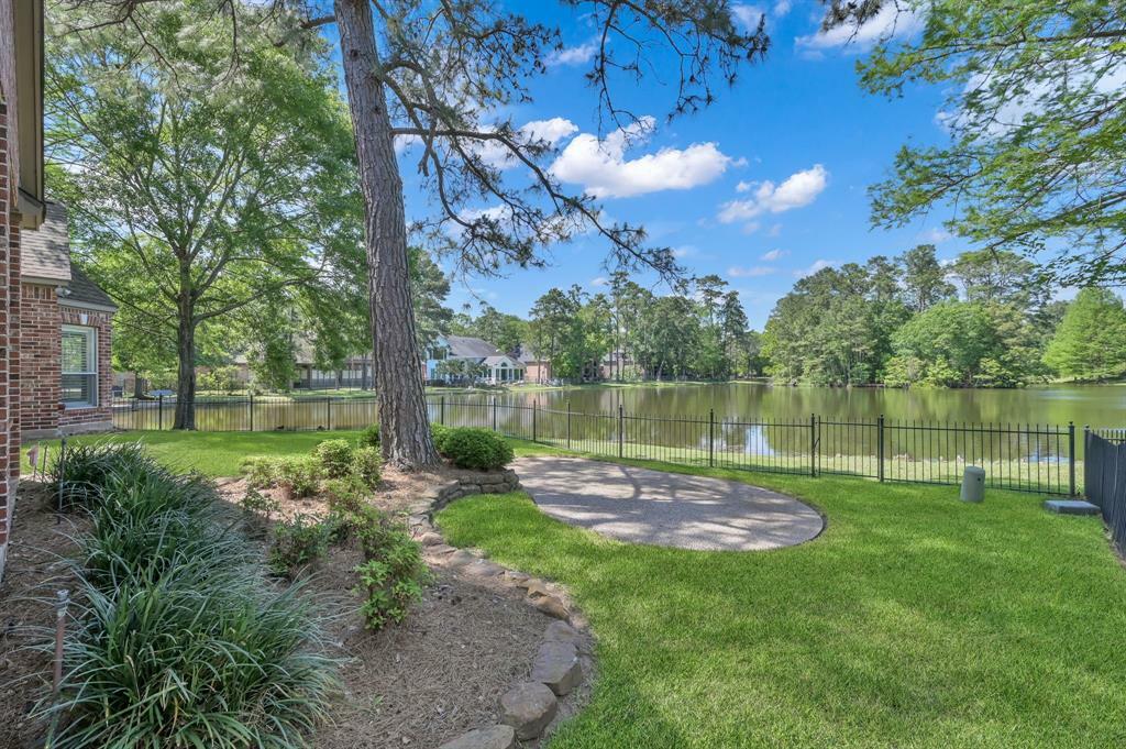 Property Photo: 23 E Shadowpoint Circle TX 77381