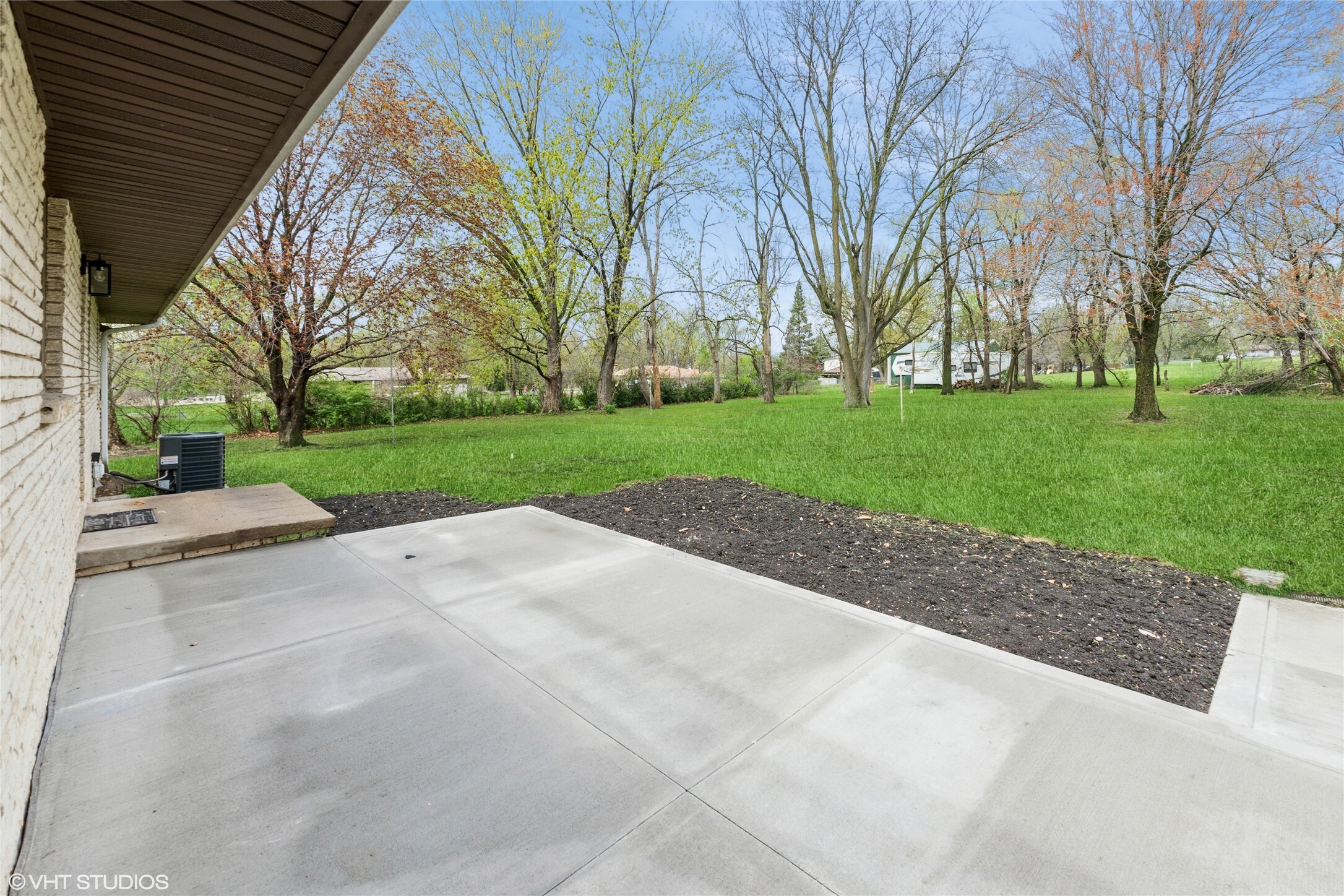 Property Photo: 3856 E Broadway Avenue IA 50317