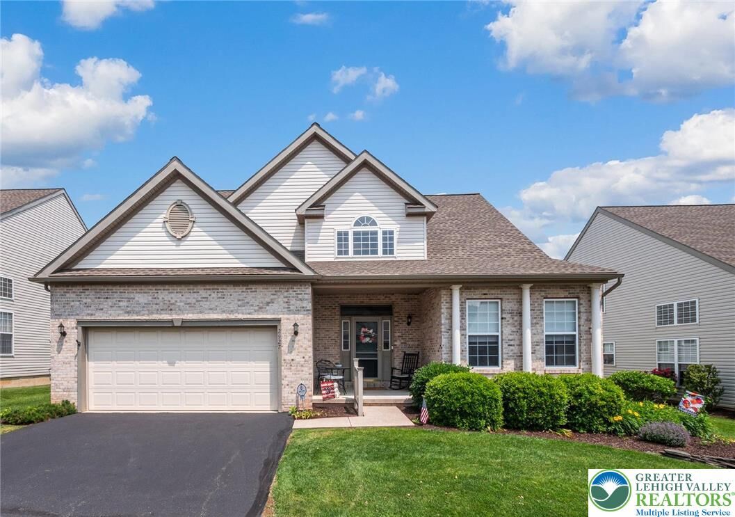 Property Photo: 2927 Lifford Lane PA 18062