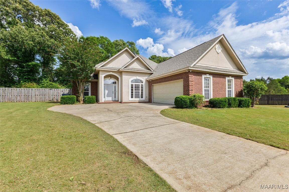 Property Photo: 285 Grove Park Loop AL 36093