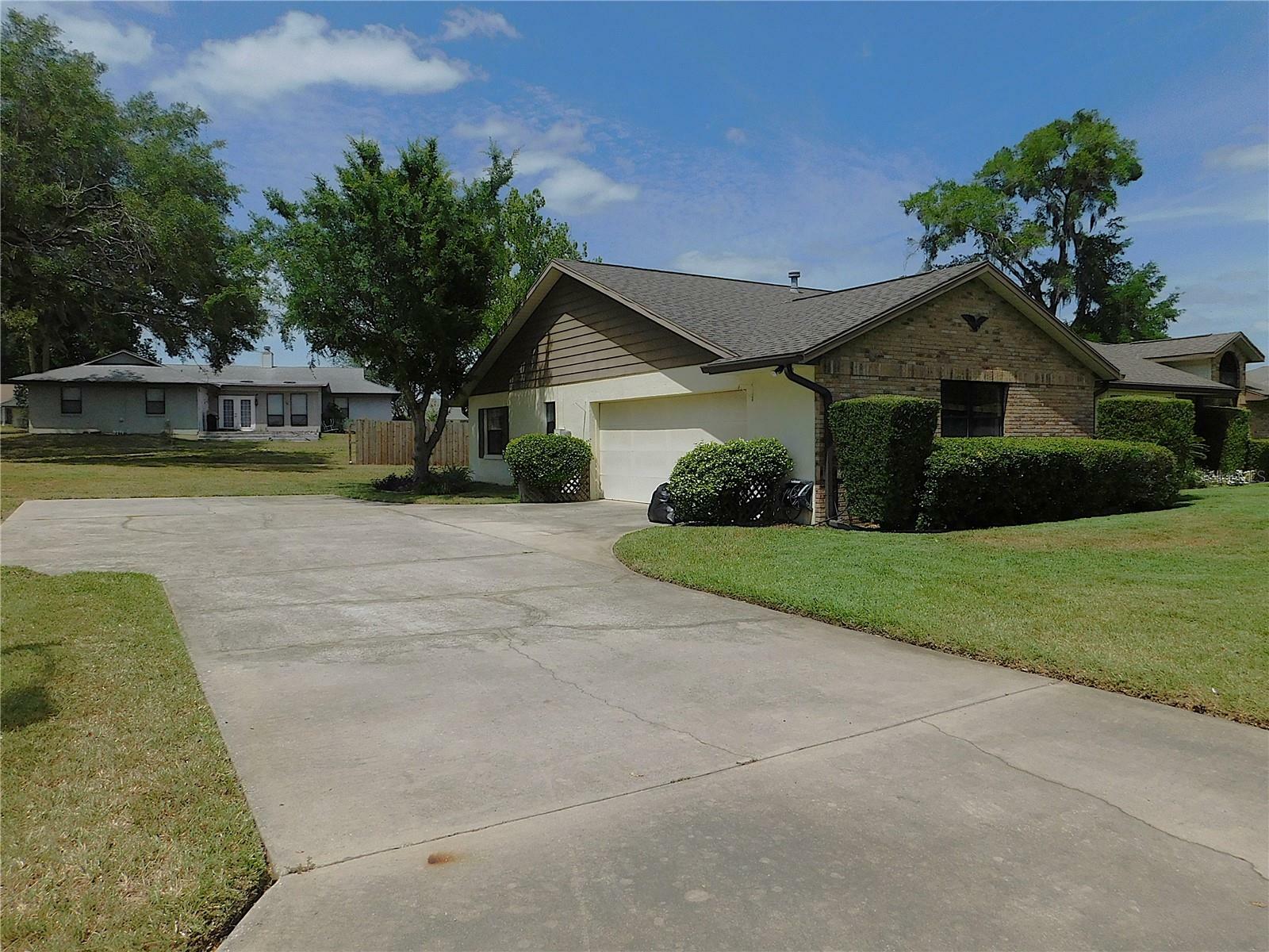 Property Photo:  2865 SE 37th Street  FL 34471 