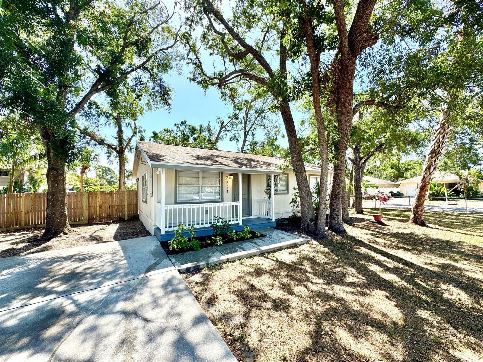 Property Photo: 2721 7th Street W FL 34205