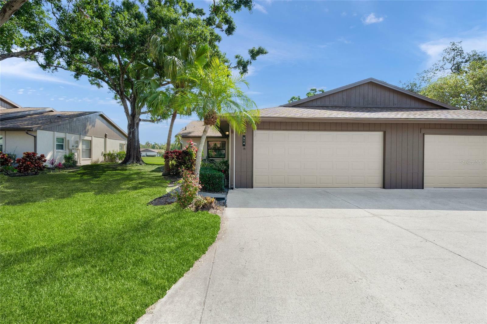 Property Photo: 314 Oak Hill Way 24 FL 34232