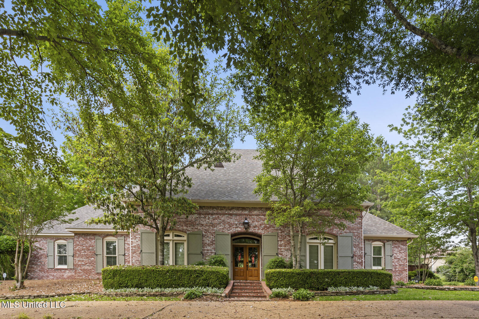 Property Photo:  116 Hampton Way  MS 39110 