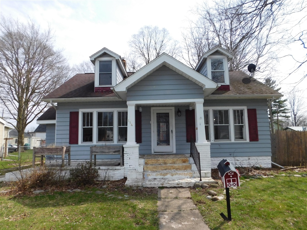 114 S Lincoln Avenue  Three Rivers MI 49093-4909 photo