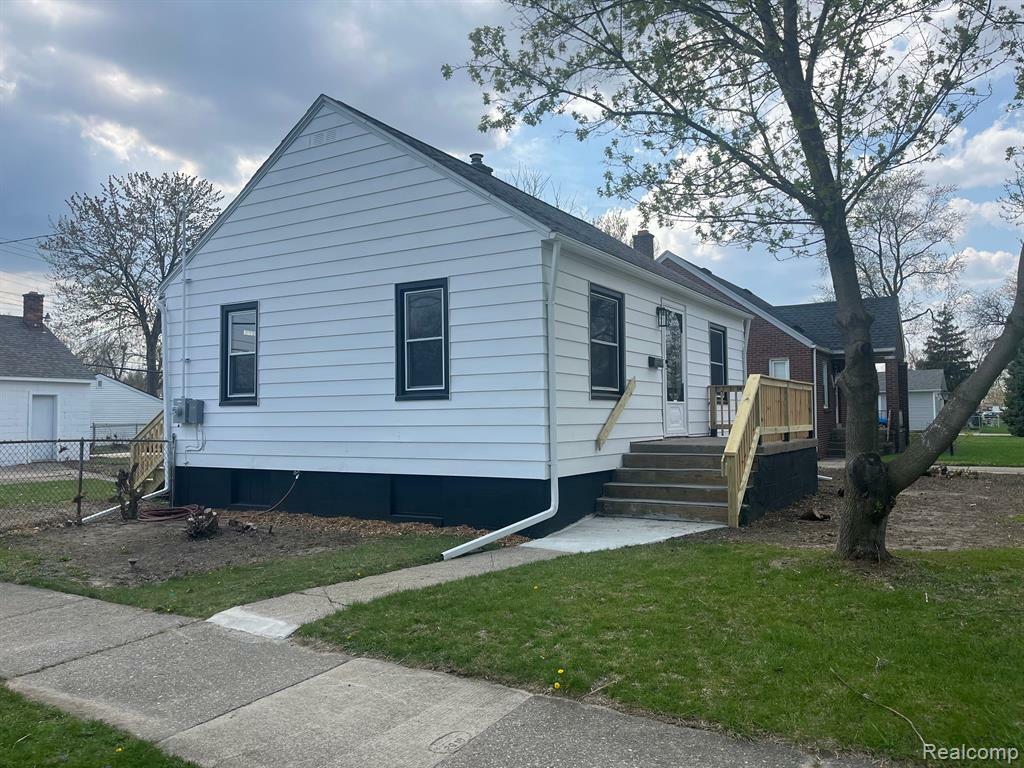 Property Photo: 13918 Ida Avenue MI 48089 5421