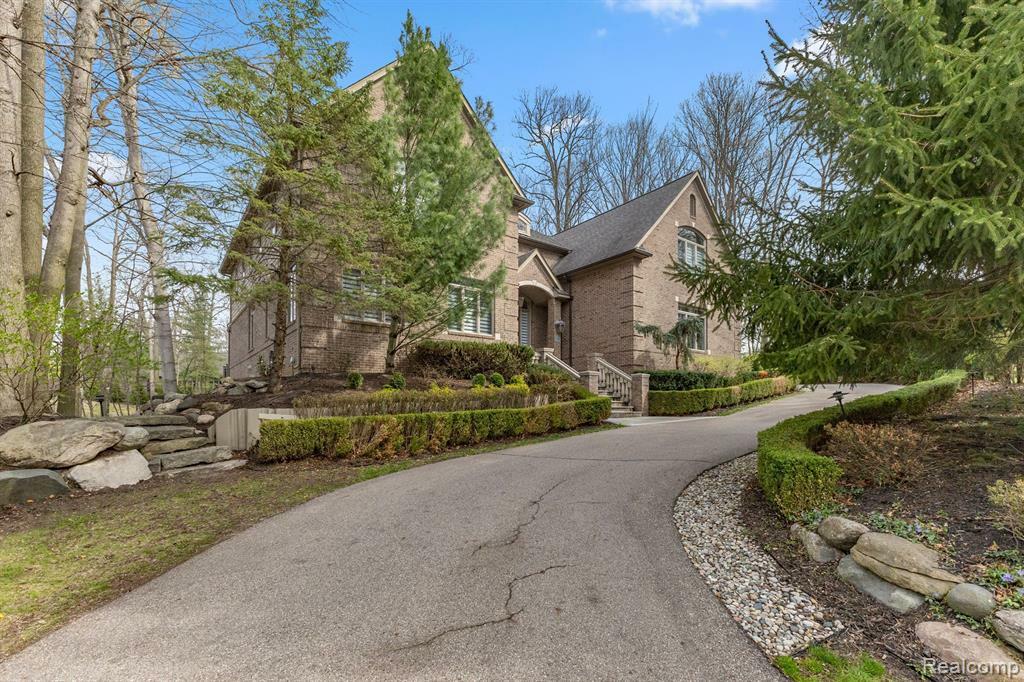 Property Photo: 21480 Lujon Court MI 48167 9035