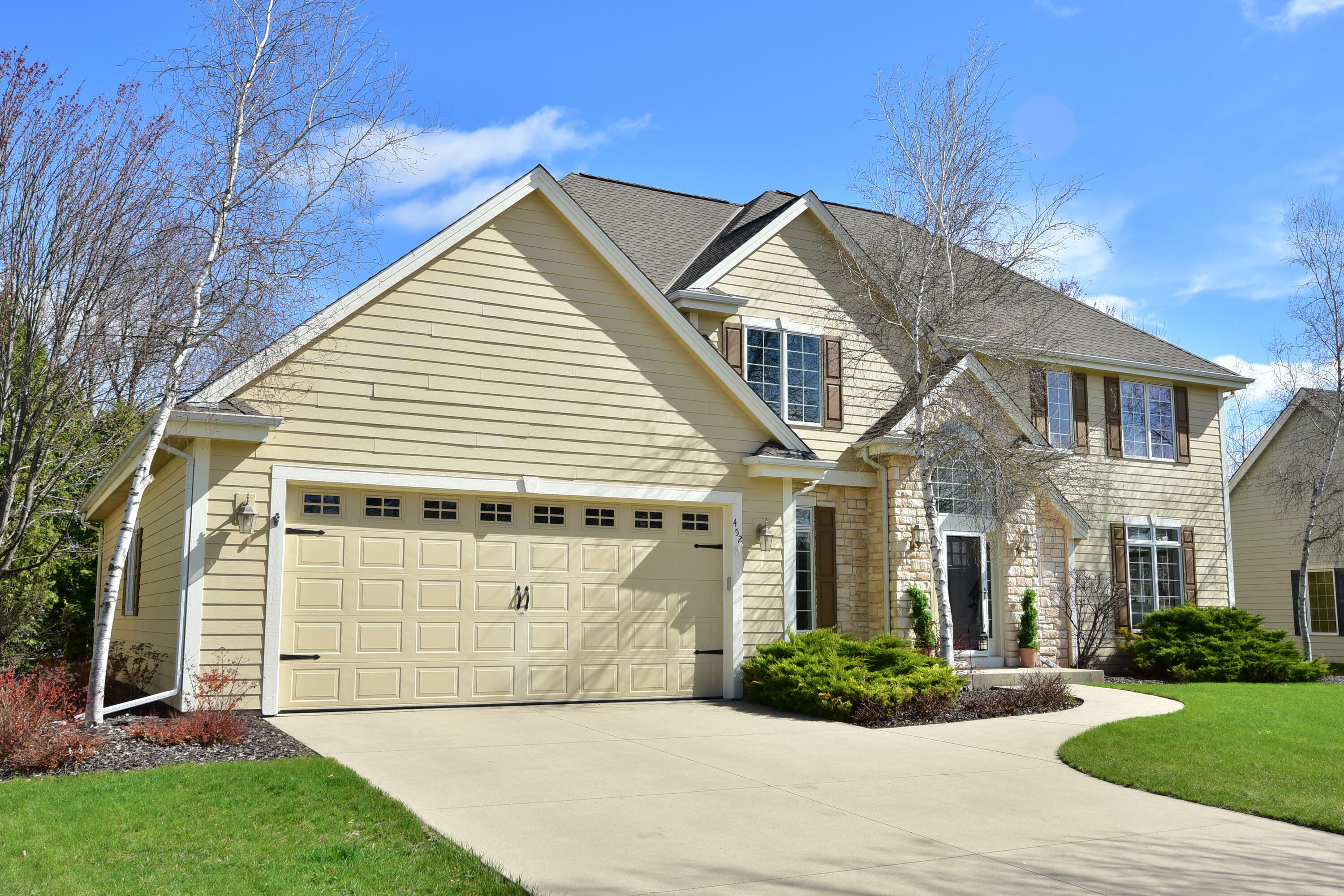 Property Photo: 452 Bobolink Ave WI 53024