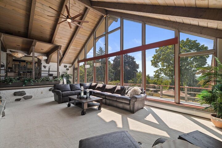 Property Photo: W215n5353 Ada Ct WI 53051