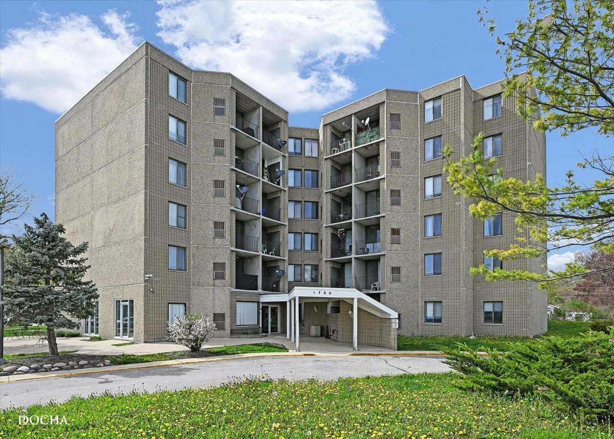 Property Photo: 1750 N Marywood Avenue 501 IL 60505