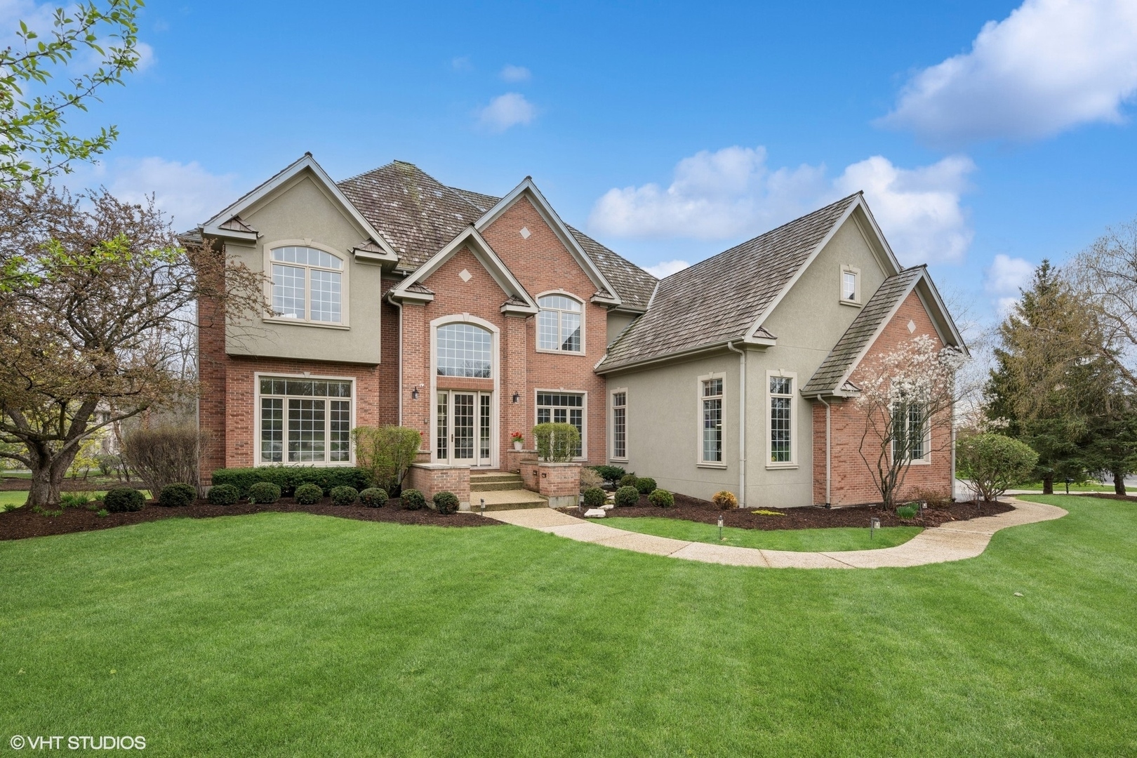 Property Photo: 11 Averill Court IL 60010