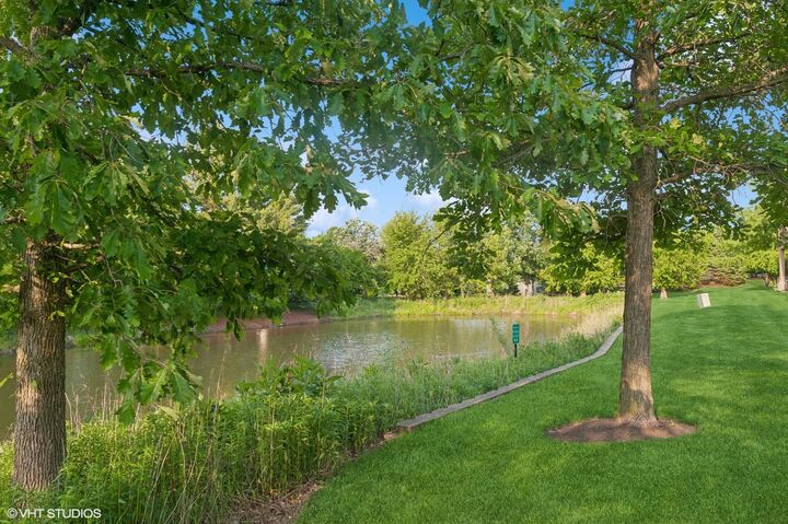 Property Photo:  1952 Crenshaw Circle 1952  IL 60061 