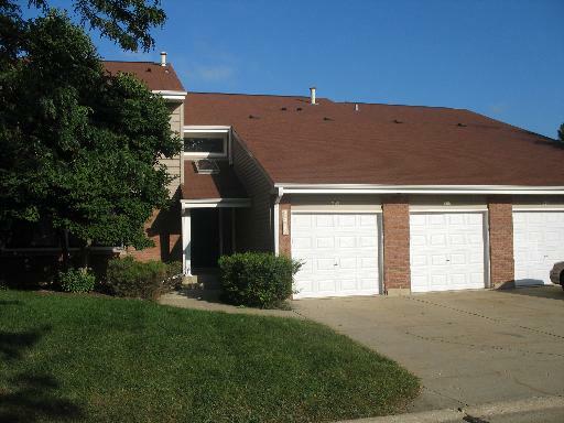 Property Photo: 995 S Pinetree Circle 995 IL 60089