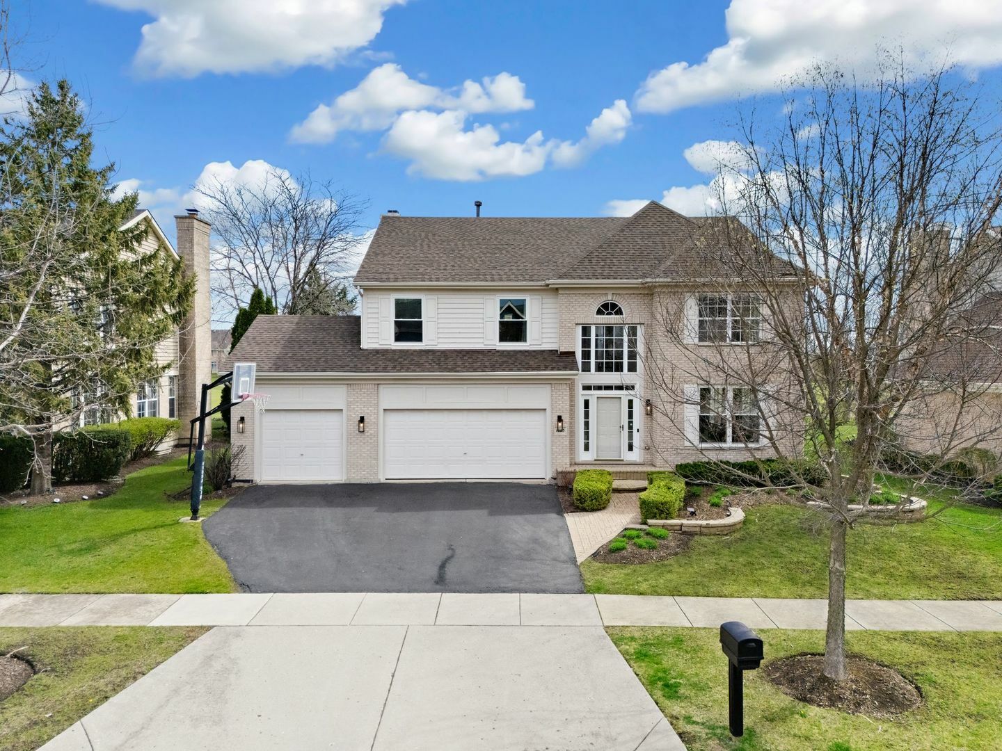 1353 Maidstone Drive  Vernon Hills IL 60061 photo