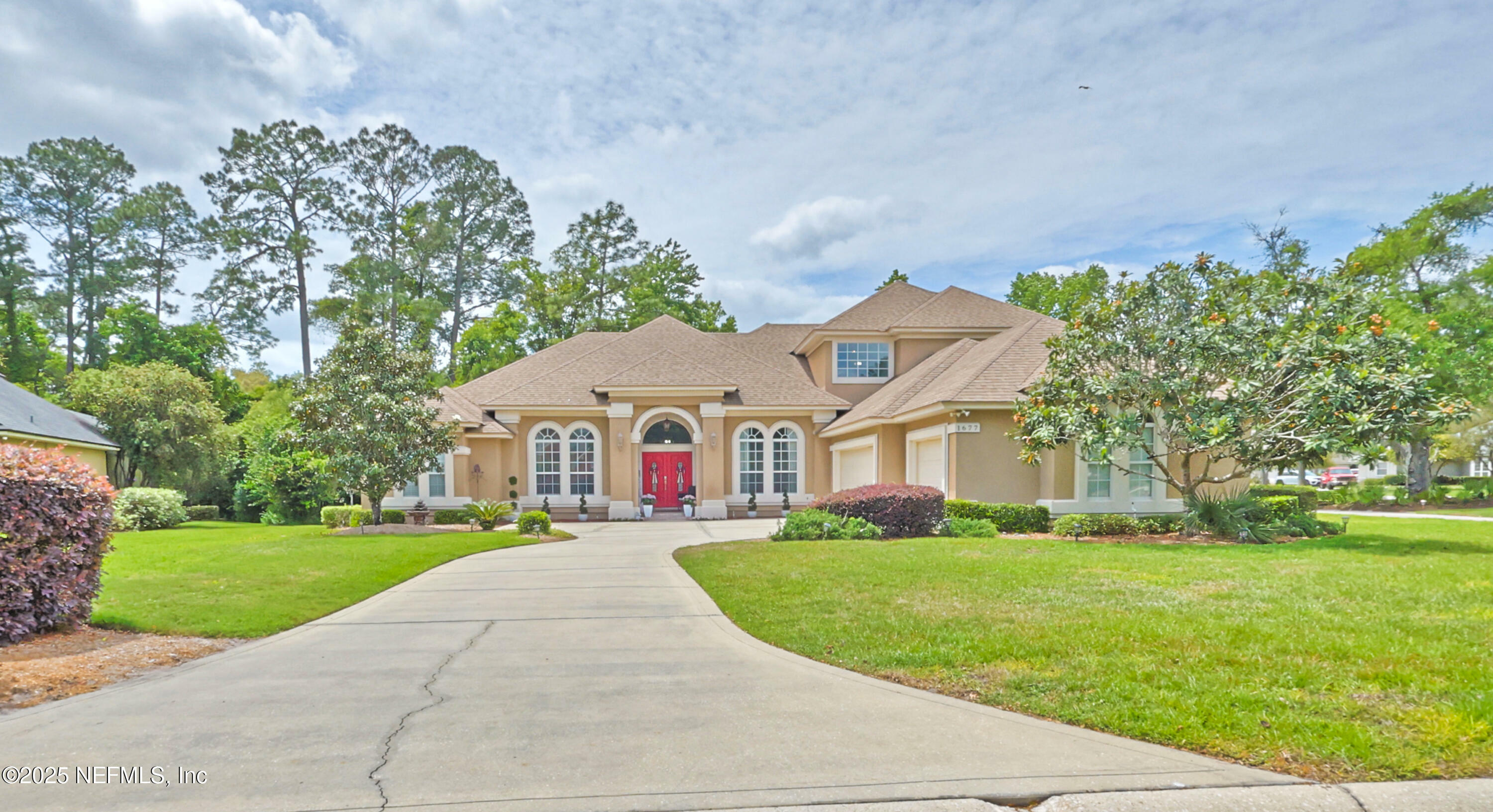 Property Photo: 1677 Pebble Beach Boulevard FL 32043